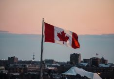 加拿大省提名一步到位移民