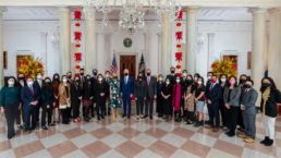 拜登送上春节祝福，与白宫亚裔职员共庆农历新年